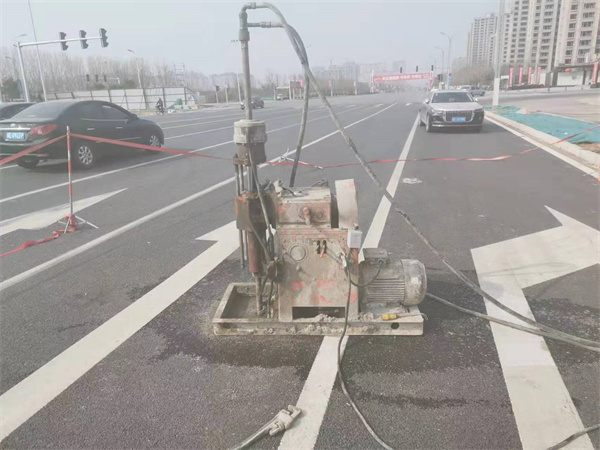 南丰镇公路路面下沉沉降开裂注浆加固施工